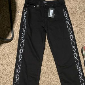 I brought these jeans and they were to big for me so I decided to sell them